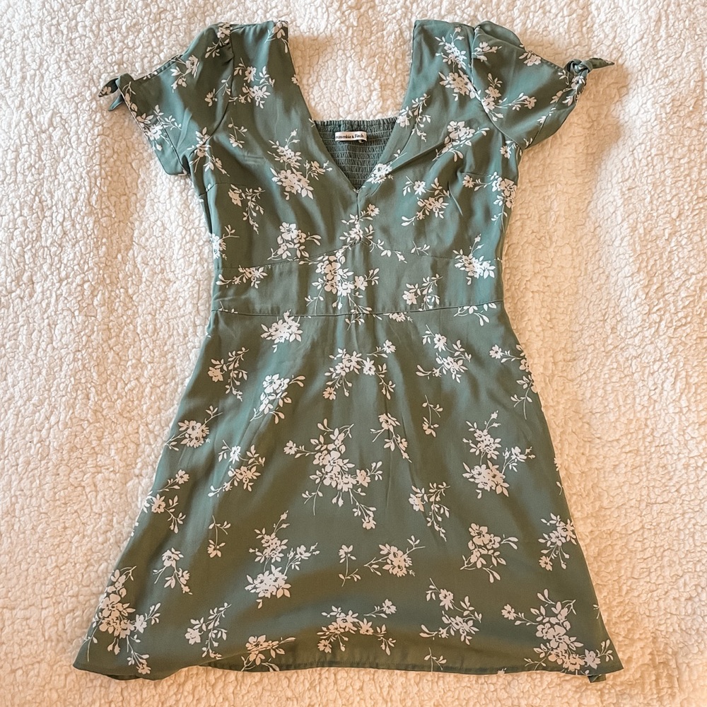 Abercrombie Tie Sleeve Mini Dress (size M) green floral (like new!)